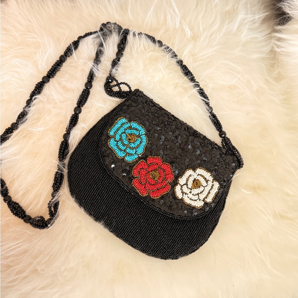 Chic Black Beaded Crossbody Bag with Floral Design - Picture 2 of 5